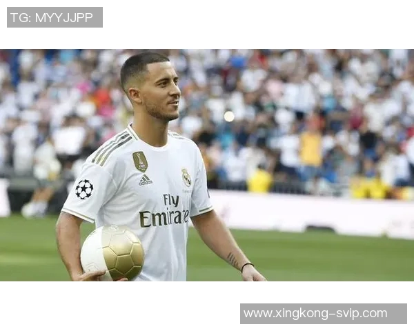 维尼修斯分享巴伊亚度假美照展现时尚魅力仿佛置身普拉达世界